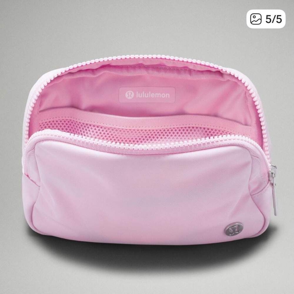 Lululemon Everywhere Belt Bag Wordmark - Picture 5 of 11